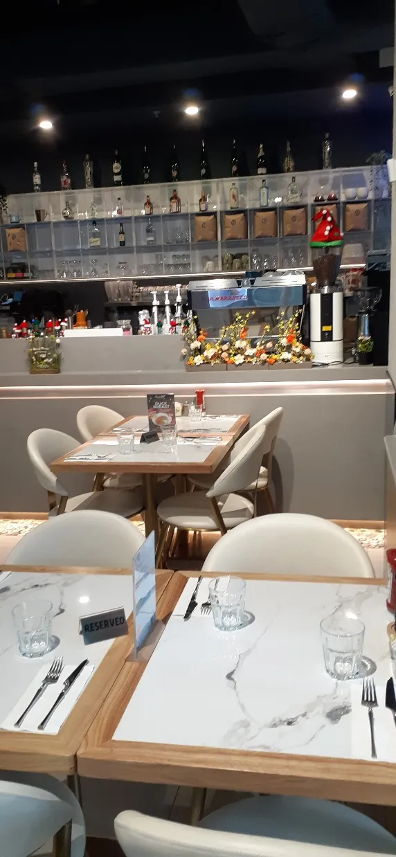 Cafe 85